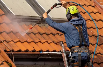 Démoussage et hydrofuge de toiture à Planchez
